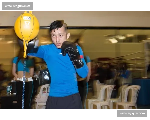 吴京挑战邹市明拳击赛引热议 谁能在擂台上笑到最后