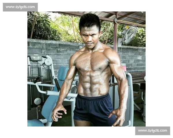 袁兵对决播求中泰硬汉巅峰之战引爆格斗擂台世界瞩目力量速度终极碰撞